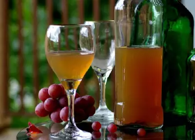 Оригинальное вино из виноградных листьев в домашних условиях