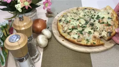 Пицца Жульен с насыщенным грибным ароматом