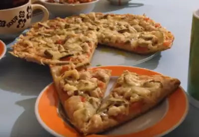 Пышная и невесомая пицца на сметане в духовке: простой пошаговый рецепт
