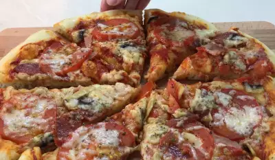Домашняя пицца Ассорти с сочной начинкой