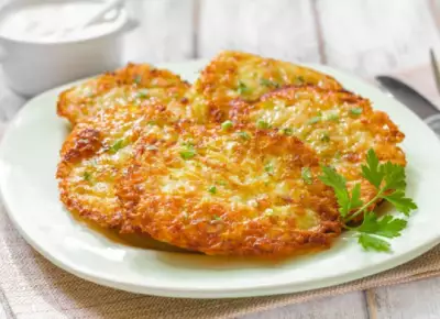 Хрустящие драники из картофеля с сыром в духовке: рецепт необычной закуски