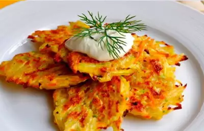 Драники из картошки с сыром и чесноком: восхитительный рецепт