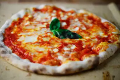 Самая вкусная неаполитанская пицца на румяном тесте