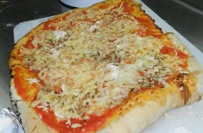 Тонкое и хрустящее тесто для римской пиццы