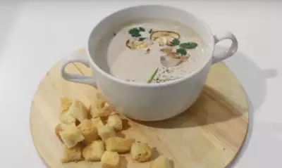 Суп-пюре из замороженных опят со сливками