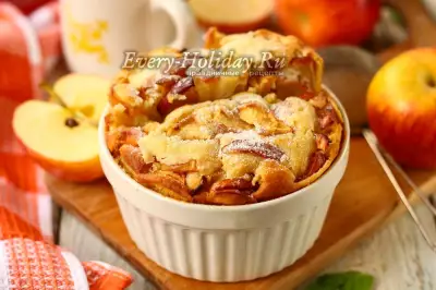 Заливной пирог с яблоками на кефире в духовке