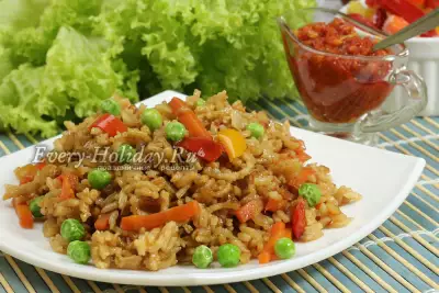 Рис с овощами по-китайски  с соевым соусом