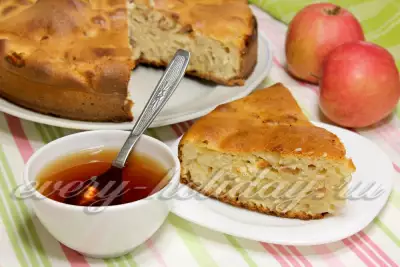 Вкусный яблочный пирог с виноградом