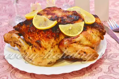 Курица, фаршированная гречей, запеченная в духовке
