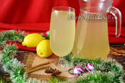 Напиток из имбиря, лимона и меда на праздничный стол