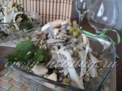 Салат «Мужской каприз» из курицы с грибами