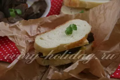 Бутерброд с бужениной и сыром