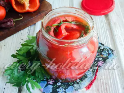Помидоры и болгарский перец в томатном соке на зиму