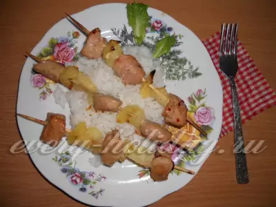 Кебаб из курицы с ананасами и сладким перцем