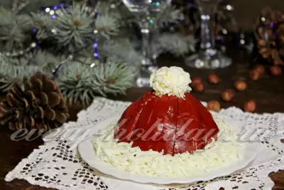 Новогодний салат "Шапка Деда Мороза"
