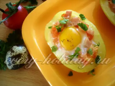 Картофельные лодочки с балыком, помидором и перепелиными яйцами