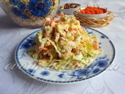 Салат из савойской капусты с курицей «Глоток свежести»