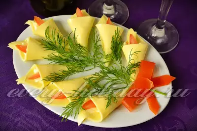 Праздничная закуска "Каллы" из плавленного сыра с помидорами