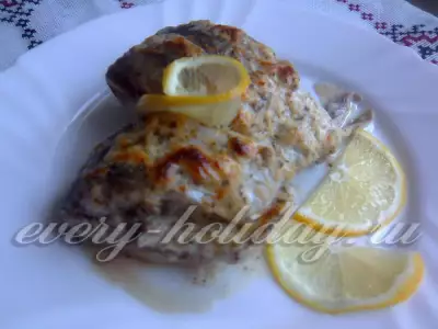 Рыба, запеченная с сыром и сметаной