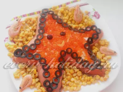 Салат "Морская звезда" с креветками, рыбой и крабовыми палочками
