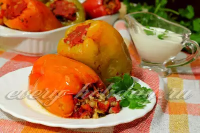 Перец фаршированный гречкой и овощами