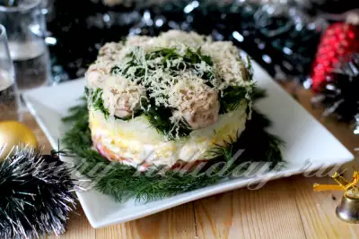 Праздничный салат с грибами «Шампиньоны на шубке»