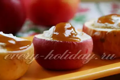 Яблоки, запеченные в духовке с творогом и медом