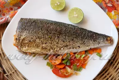 Рыба, жареная с овощами