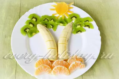 Десерт «Пальма» из фруктов