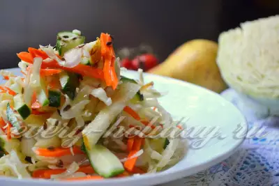 Лёгкий салат из капусты и груши