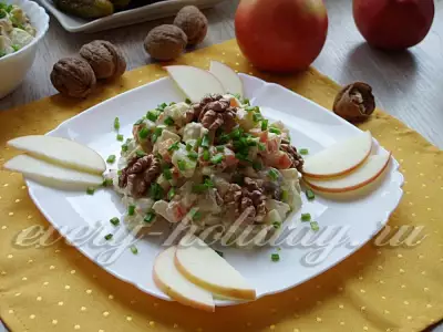 Салат с сельдью, яблоком и овощами