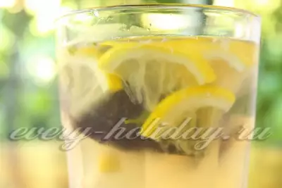 Домашний лимонад с базиликом