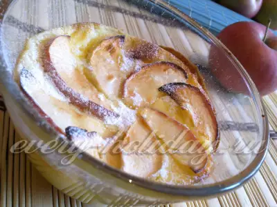Десерт из яблок с ванильным кремом