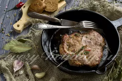 Как приготовить свиную шейку на сковороде