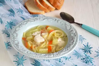 Суп лапша с курицей и картошкой