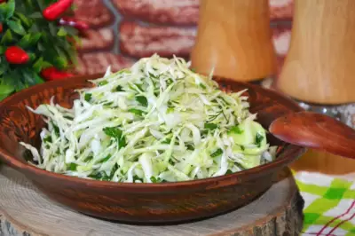 Салат капуста с уксусом и маслом
