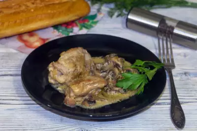 Курица с грибами в сметанном соусе