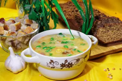 Гороховый суп с копчёными рёбрышками и курицей