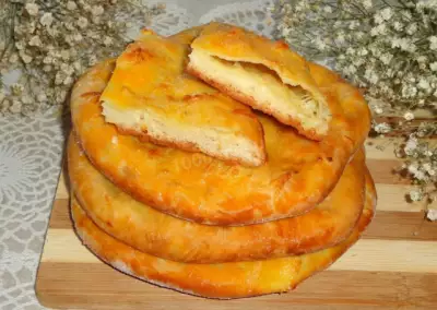 Хачапури с сыром из дрожжевого теста