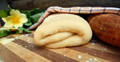 Слоеное дрожжевое тесто для булочек с сыром