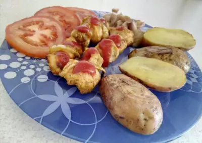 Куриный шашлык с запеченной картошкой в духовке