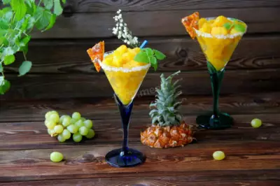 Гранита десерт из ананаса и манго