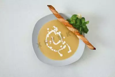 Суп из красной чечевицы с мятой
