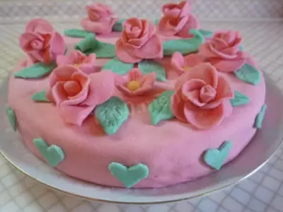 торт бисквитный с мастикой Розовая мечта