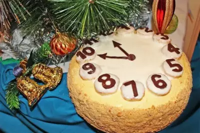 Торт Часы на Новый год 2019