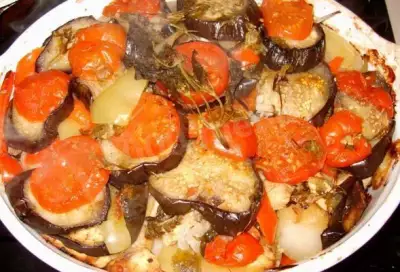 Курица с картошкой и овощами в духовке в фольге