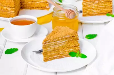 Медовый торт со сметанным кремом классический