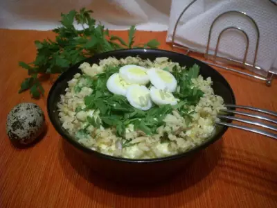 Салат из сыра с чесноком и яйцом и плавленный сыр фото