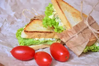 Бутерброды для пикника сэндвич с яичным салатом
