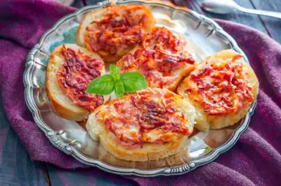 Жареные бутерброды с помидорами майонезом сыром